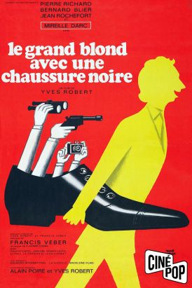 Le grand blond avec une chaussure noire